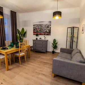 Gesamte Fuer 4 Personen 3 , Vienna Austria